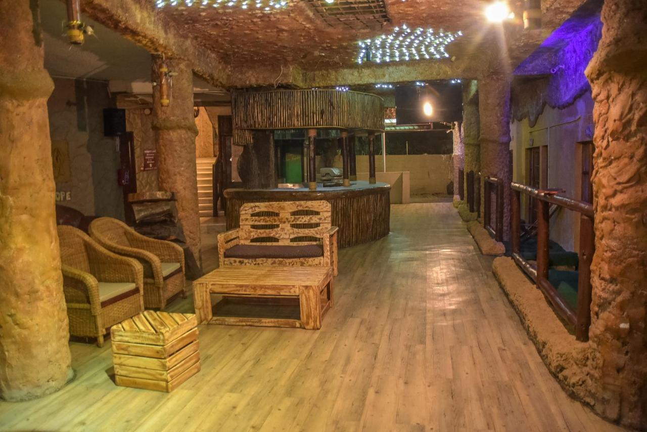 African Home Hotel Габороне Экстерьер фото