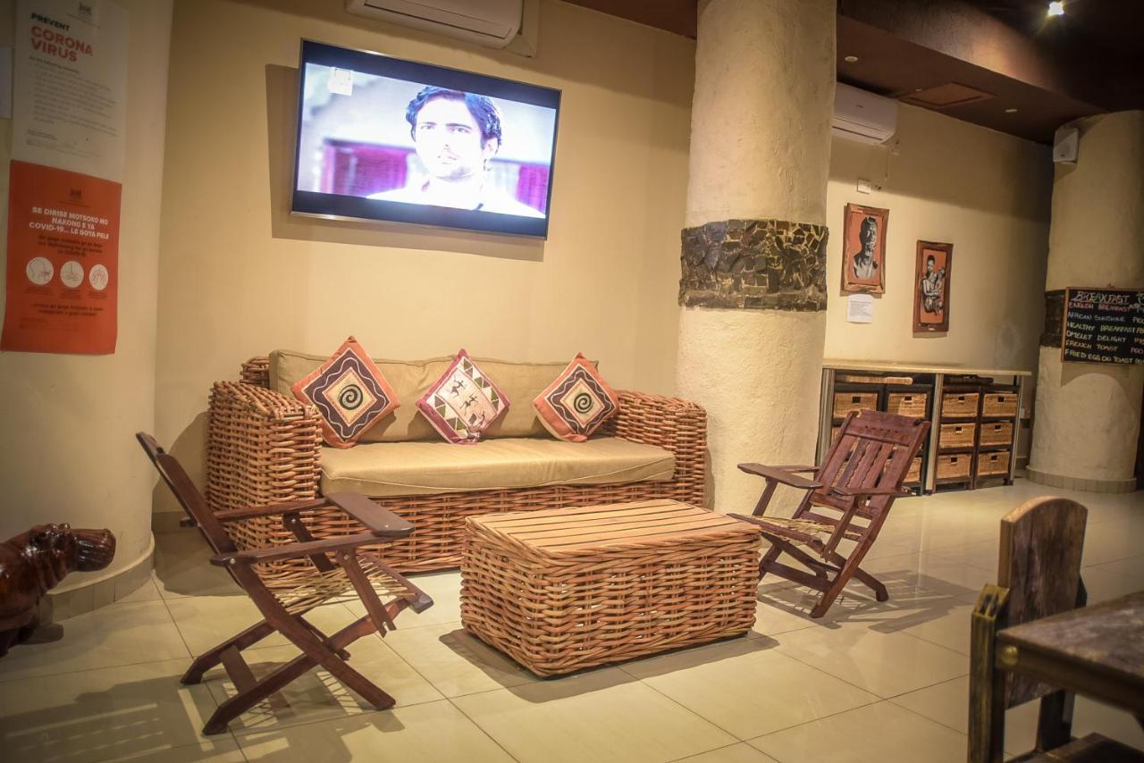 African Home Hotel Габороне Экстерьер фото