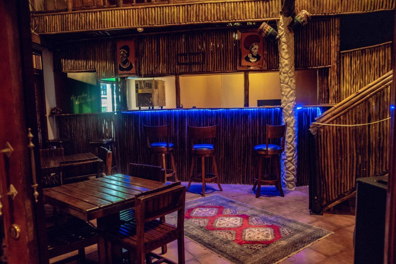African Home Hotel Габороне Экстерьер фото