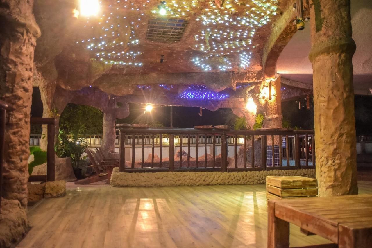 African Home Hotel Габороне Экстерьер фото