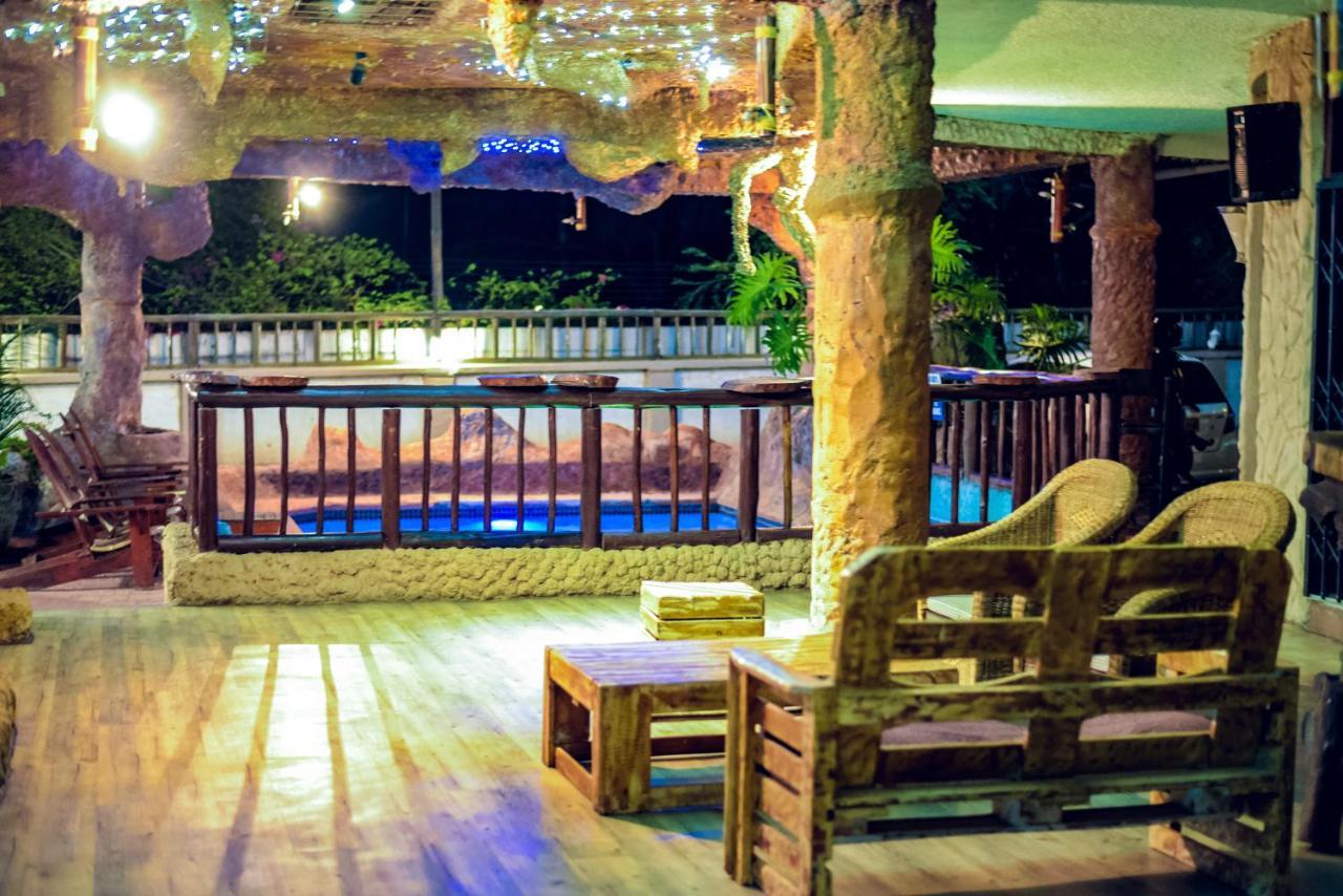 African Home Hotel Габороне Экстерьер фото