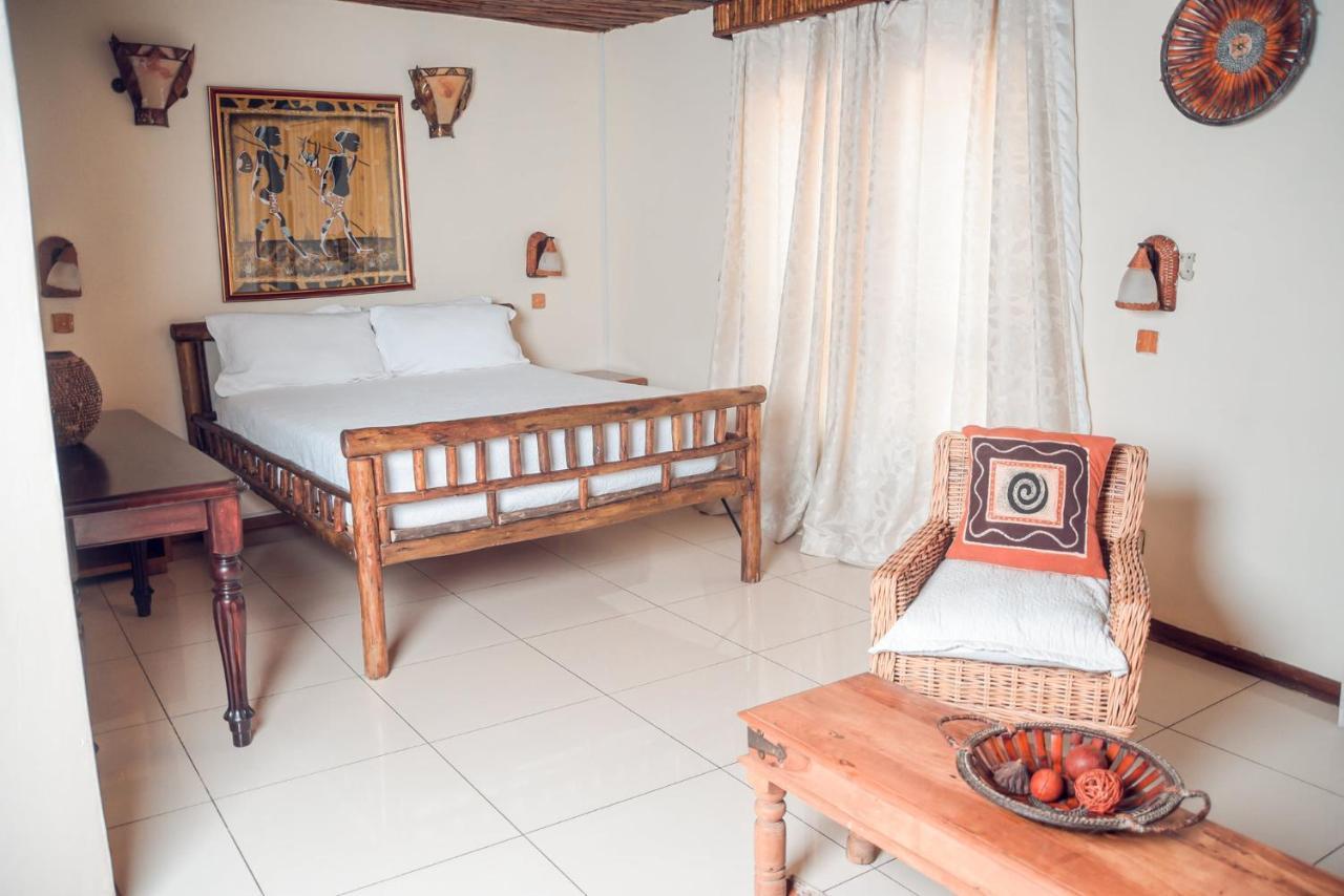 African Home Hotel Габороне Экстерьер фото