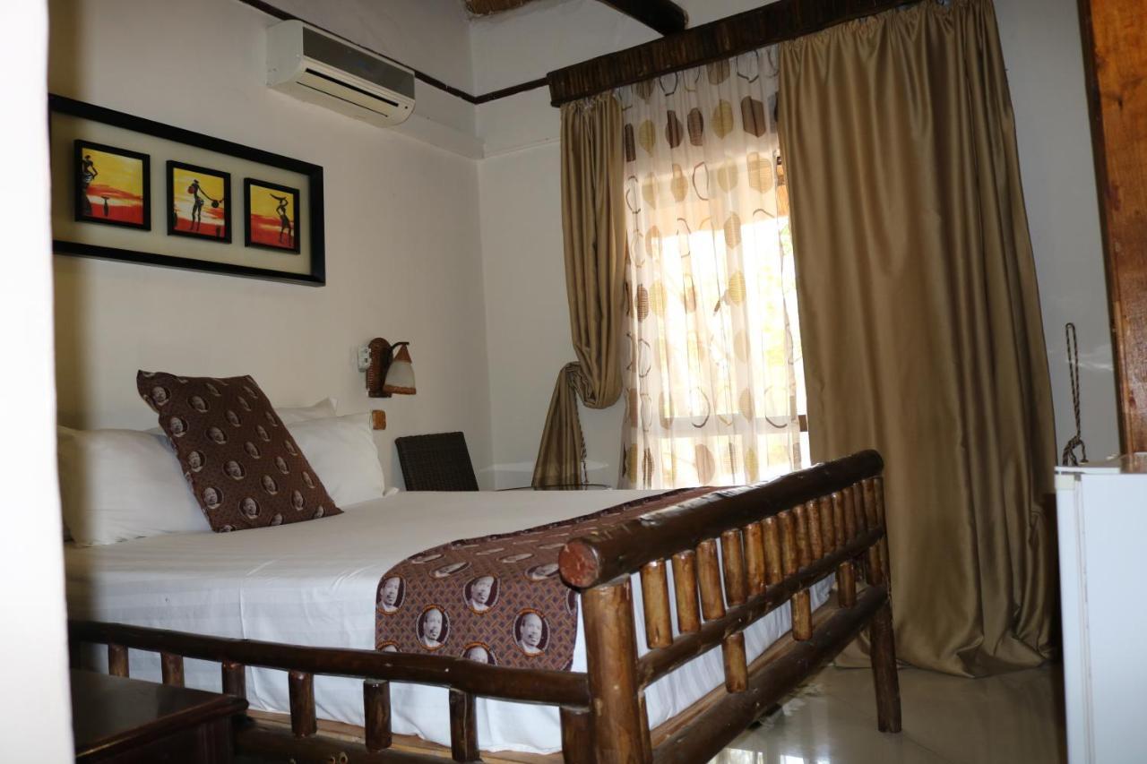 African Home Hotel Габороне Экстерьер фото