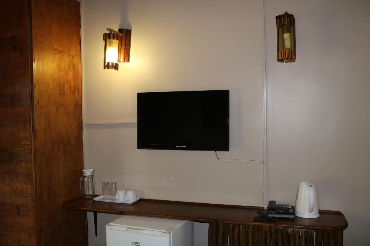 African Home Hotel Габороне Экстерьер фото