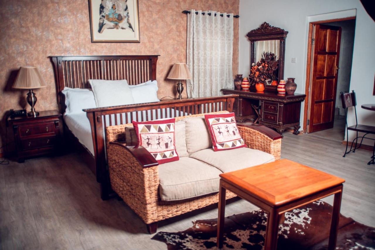African Home Hotel Габороне Экстерьер фото
