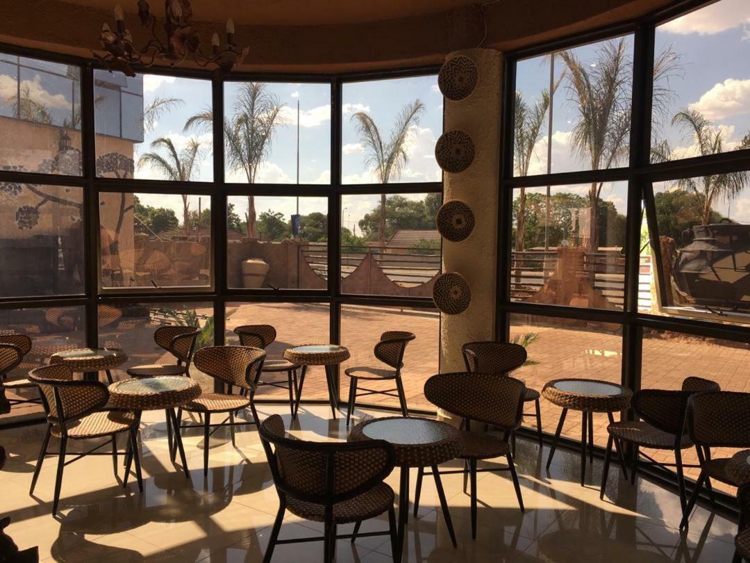 African Home Hotel Габороне Экстерьер фото