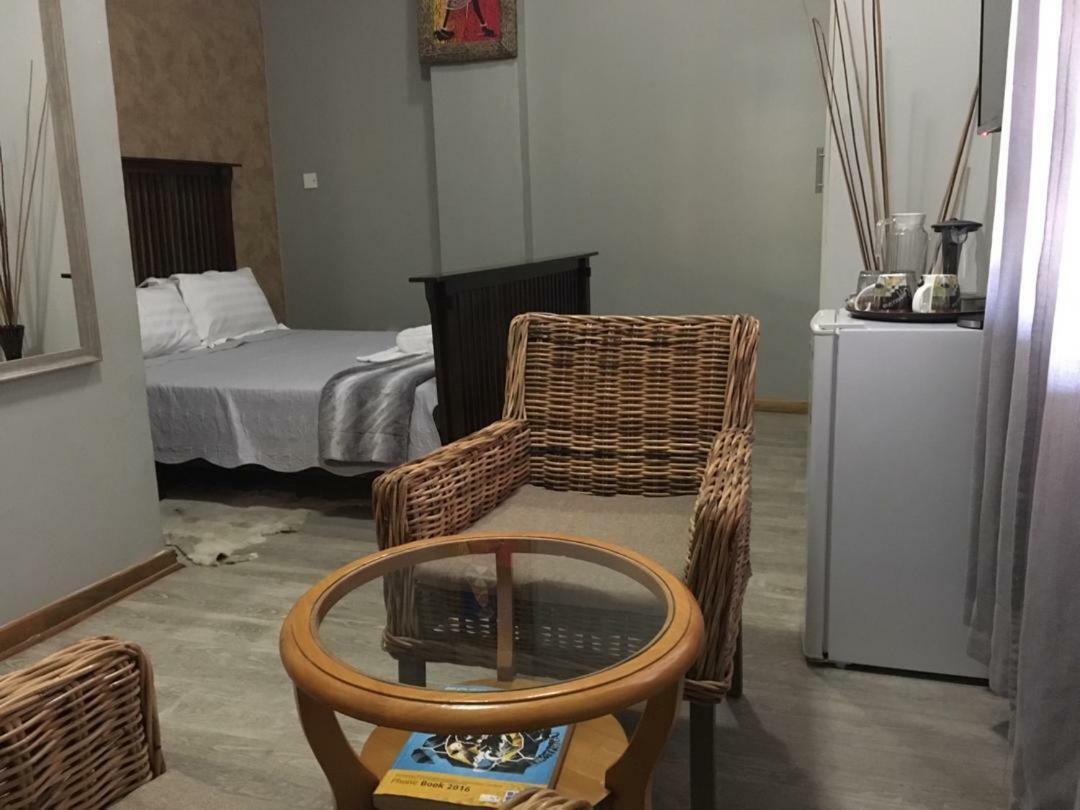 African Home Hotel Габороне Экстерьер фото
