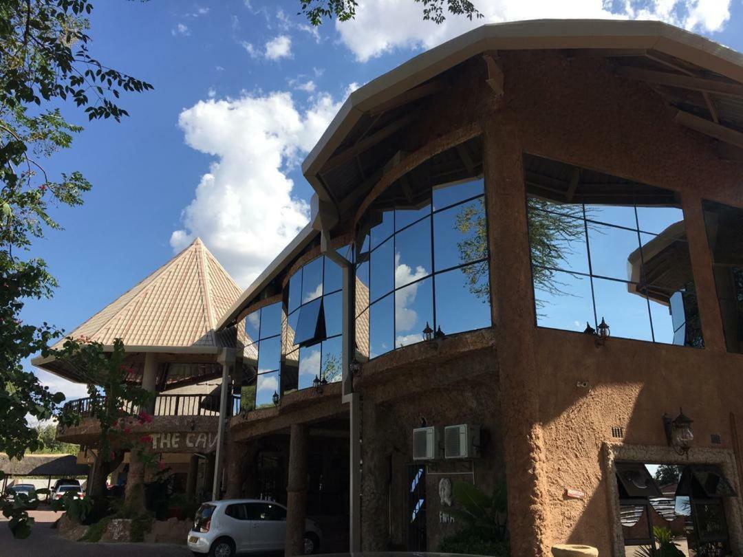 African Home Hotel Габороне Экстерьер фото