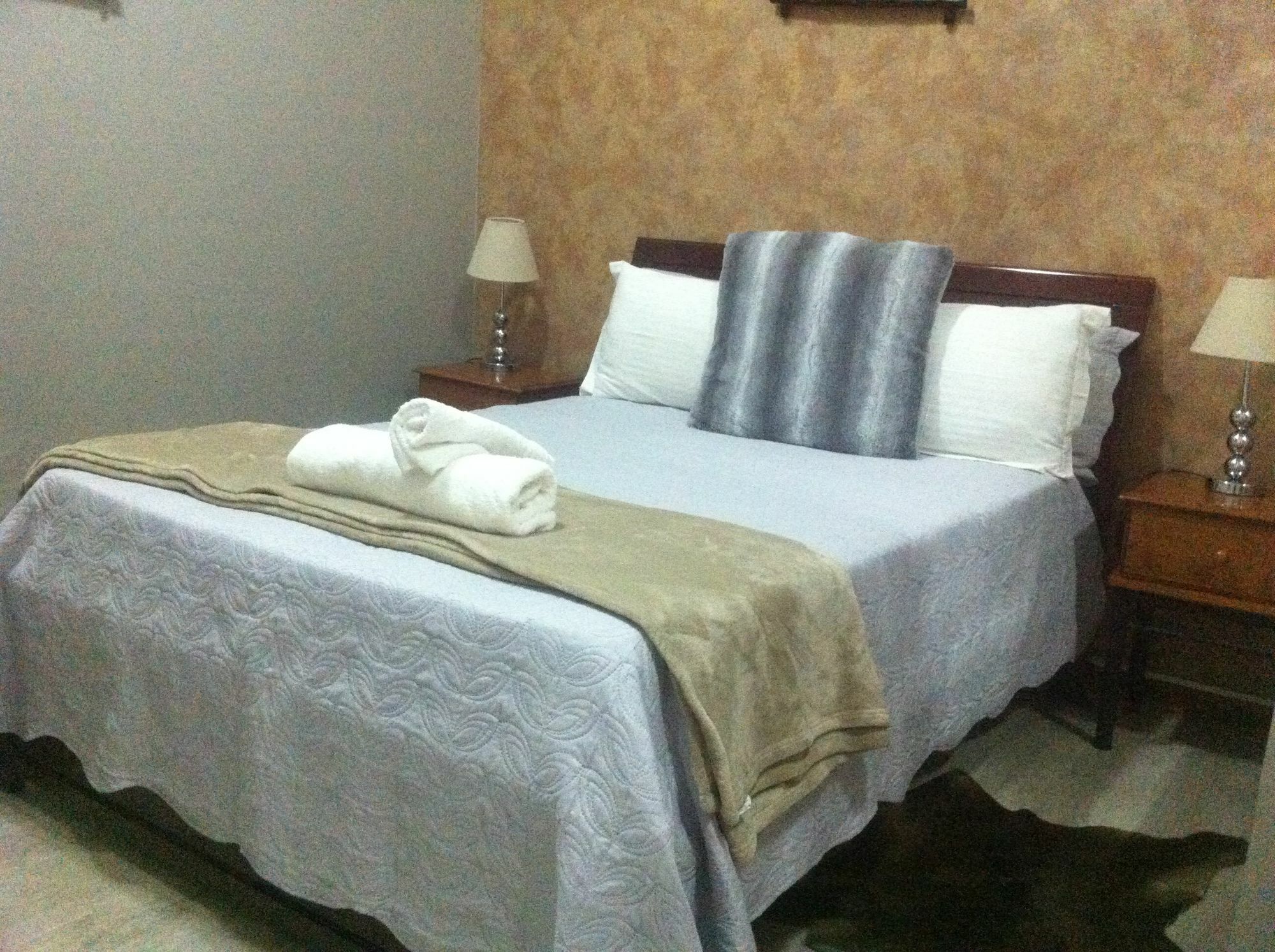 African Home Hotel Габороне Экстерьер фото