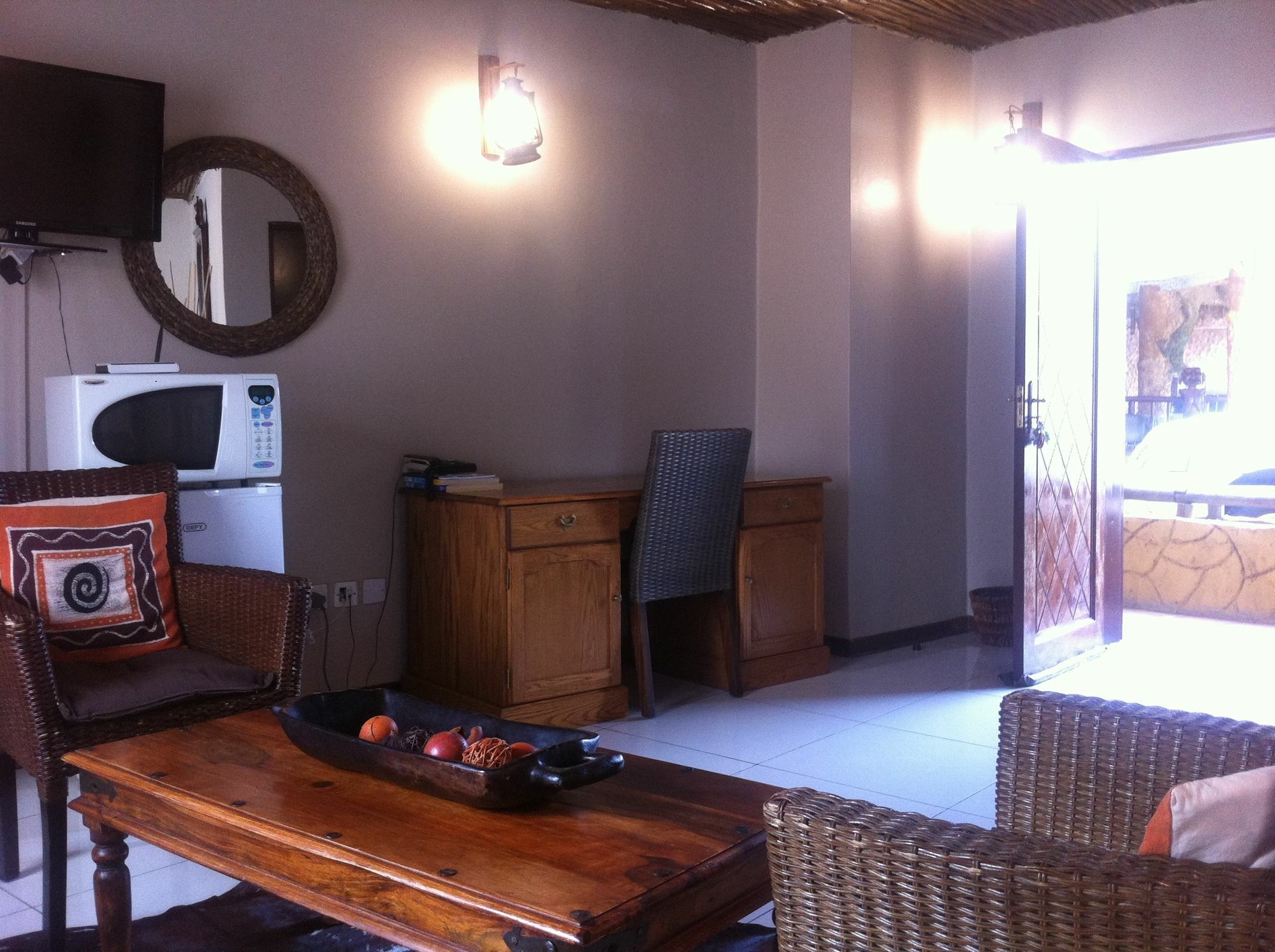 African Home Hotel Габороне Экстерьер фото