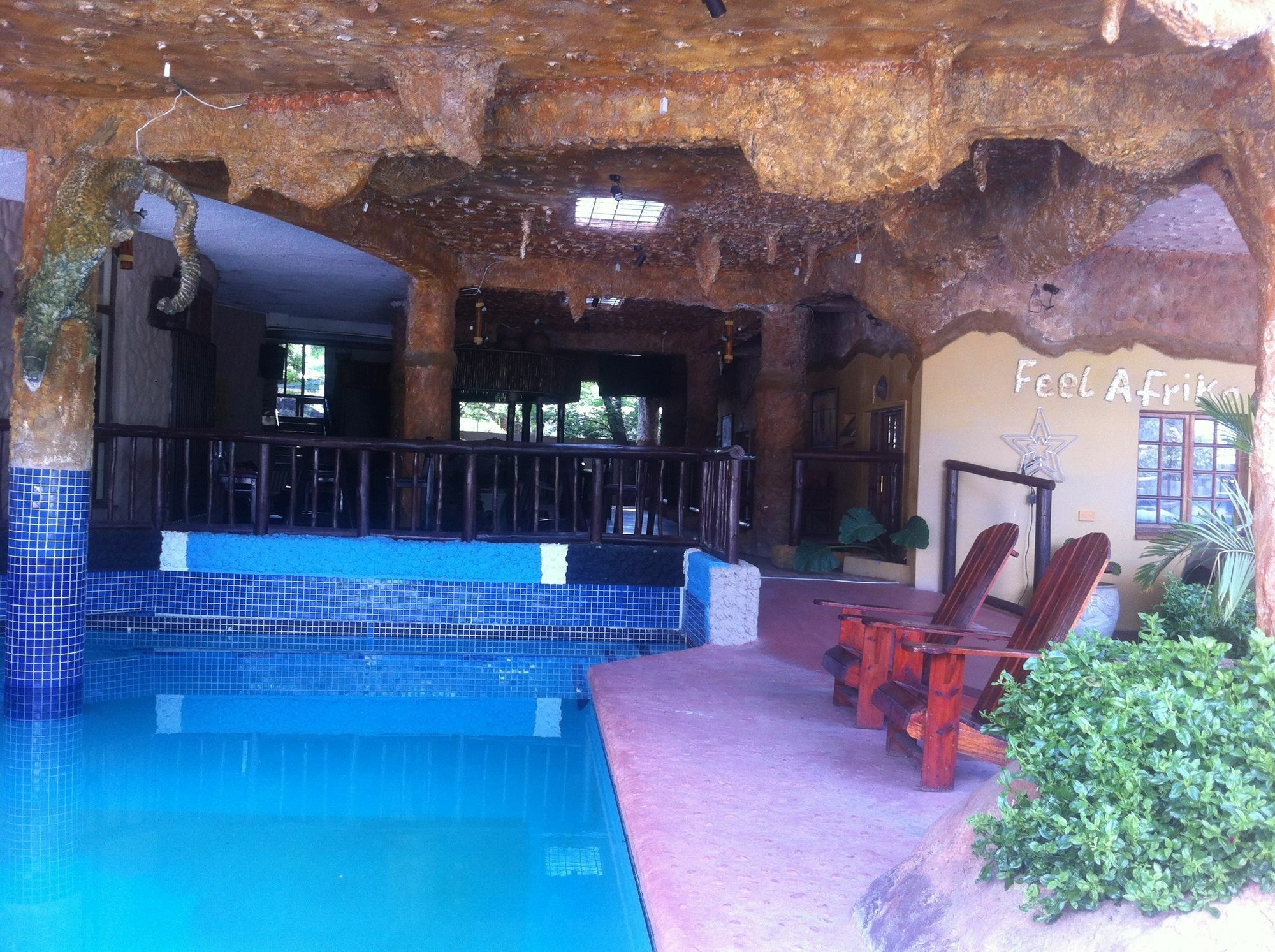 African Home Hotel Габороне Экстерьер фото